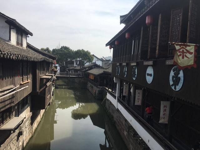 逃离石墙屋